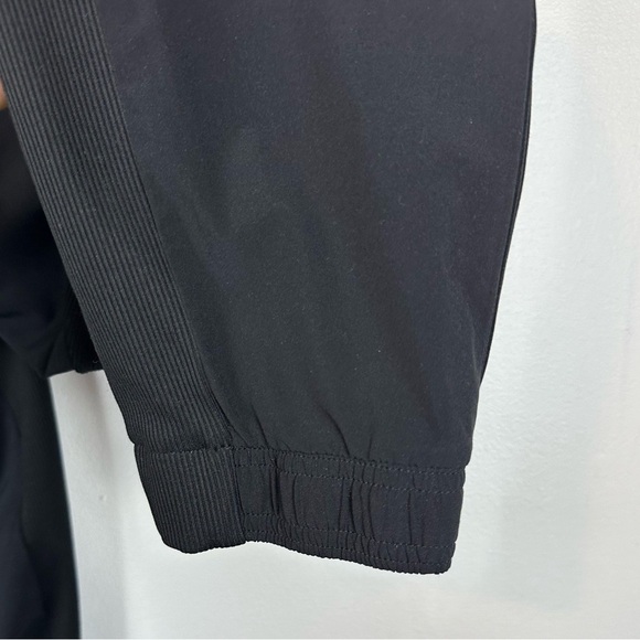 Athleta Mid Rise Brooklyn Black Jogger Pants Pockets Outdoor Women’s Sz 4P - Picture 2 of 8